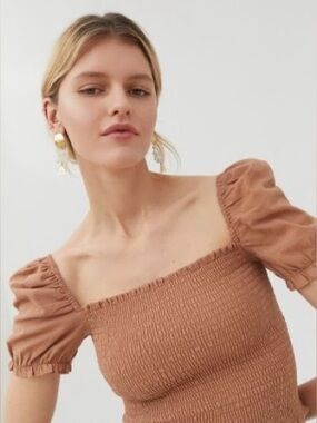 Urban Outfitters Smocked Puff Sleeve Crop Top - Rust Brown